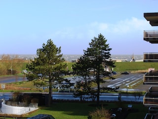 Seitlicher Blick vom Wohnzimmer auf die Nordsee