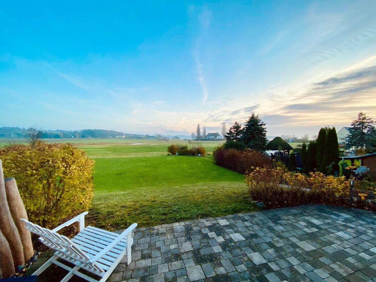 Terrasse und Blick auf die Zickerschen Berge und Wasser