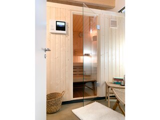 Eigener Wellness-Bereich mit Dusche