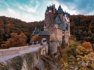 Weltberühmte Burgen wie z.B. Burg Eltz in der Nähe