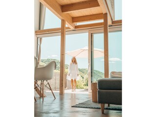 Large glass surfaces