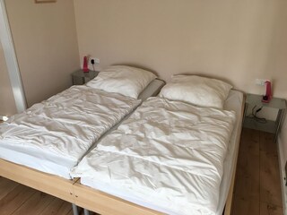 Schlafzimmer mit Doppelbett