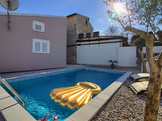 Villa Michelle with pool in Šišan - wiibuk.com