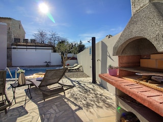 Villa Michelle with pool in Šišan - wiibuk.com