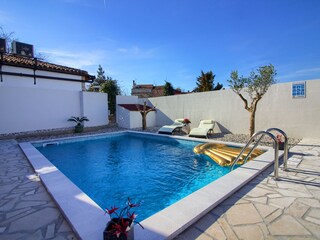 Villa Michelle with pool in Šišan - wiibuk.com