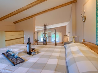 Villa Michelle with pool in Šišan - wiibuk.com