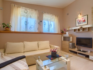 Villa Michelle with pool in Šišan - wiibuk.com