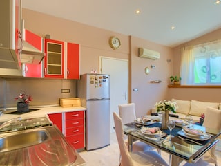 Villa Michelle with pool in Šišan - wiibuk.com