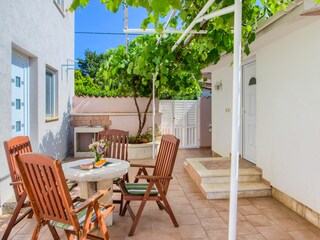 Villa Michelle with pool in Šišan - wiibuk.com