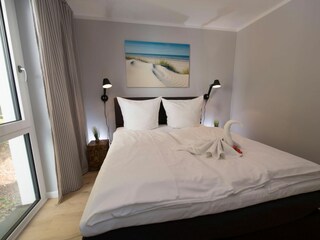 2 Schlafzimmer mit Boxspringbett