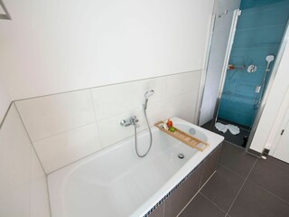 Badezimmer mit ebenerdige Dusche