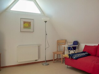 Zur Treppe offenes Dachzimmer