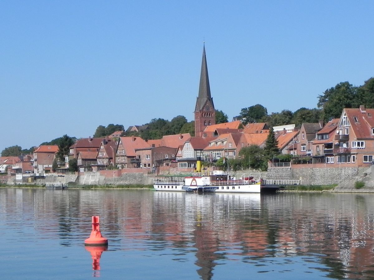 Lauenburg mit Schaufelraddampfer "Kaiser Wilhelm"