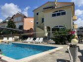 Villa Colonia, apartment with pool