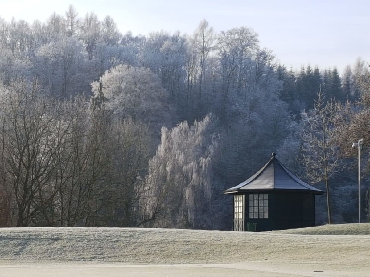 Der Halfway-Pavillon im Raureif