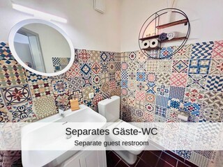 Separates Gäste-WC