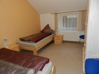 Schlafzimmer 2