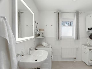 Badezimmer mit ebenerdiger Dusche