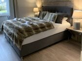 Schlafzimmer mit Boxspringbett I 1,80mx2m