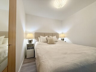 Schlazimmer mit Boxspring-Bett 160 x 200