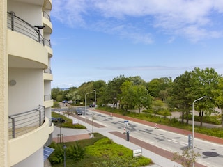 Blick vom Balkon zum Sandstrand
