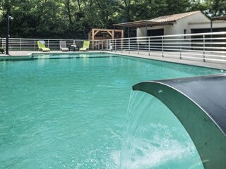 Privater Infinity-Pool kann von Mai bis Oktober beheizt werden