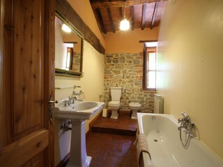 Villa Fratta Todina Características 29