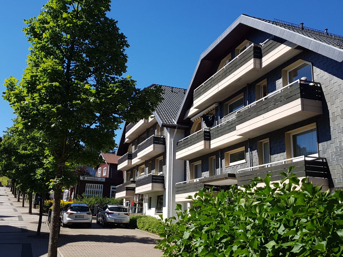 Zentral zwischen Stabkirche, Liebesbankweg und Seilbahn