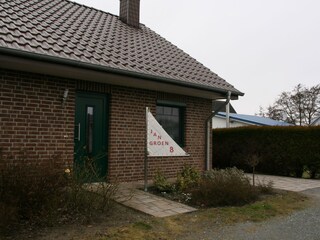 Eingangsbereich und Stellplatz