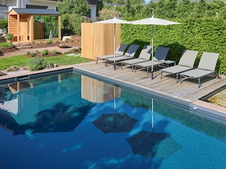 Naturpool, Außensauna, Liegefläche