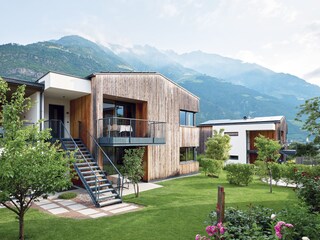 Golden Lodge mit Bergpanorama