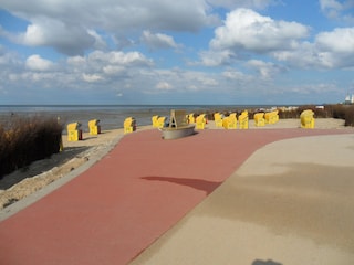 Die Strandpromenadr vor der Kurpark-Residenz