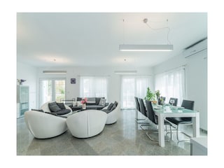 Blick auf den Wohnraum mit Küche,