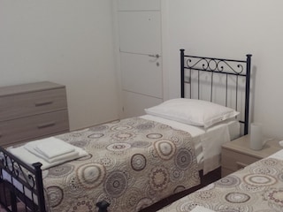 Zimmer 2 mit 2 Einzelbetten