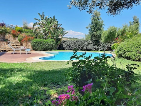 Villa Bougainvillea - Echte luxe in het ongerepte Sardinië, slechts een paar stappen verwijderd van de zee