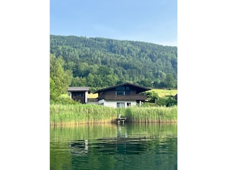 Blick aufs Haus vom Ruderboot aus