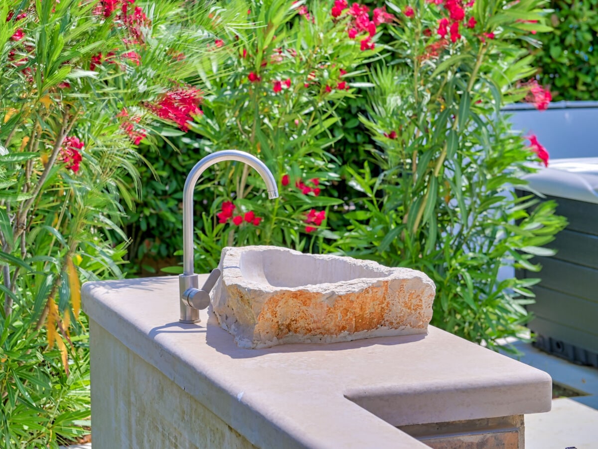 Waschbecken am Grill