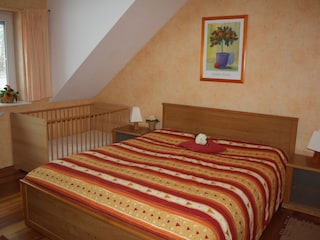 Schlafzimmer OG Doppellbett