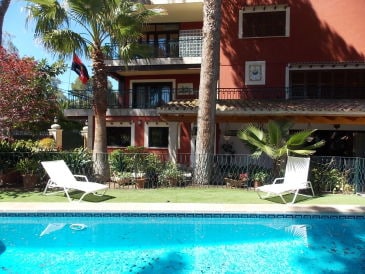 Strandnahe Familienvilla mit Pool