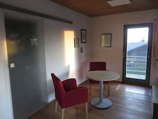 Wohnzimmer/Ausgang zum Balkon