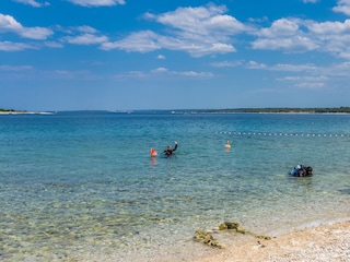 der Strand, kristallklares Meer