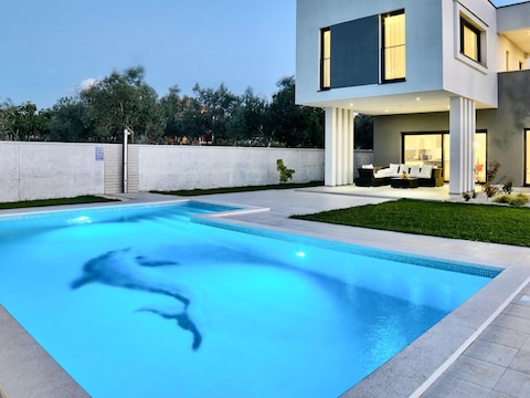 Villa LUNGERA with heated pool luxury villa near Pula