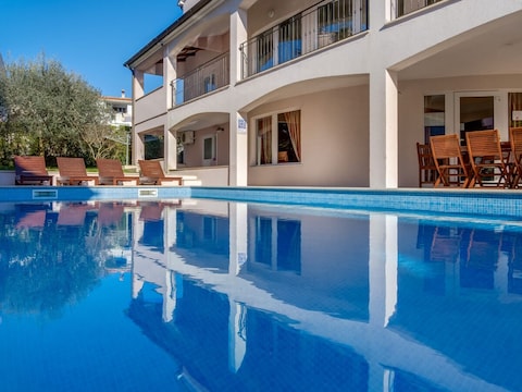 Villa Exclusive villa with heated pool and view of Brijuni Island Pula