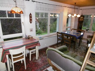 Wohnzimmer mit Blick in den Garten