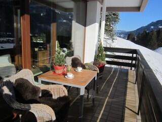 Genuss in der Wintersonne (es gibt auch Decken)