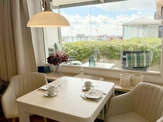 Essplatz mit Blick auf die Mittelbrücke
