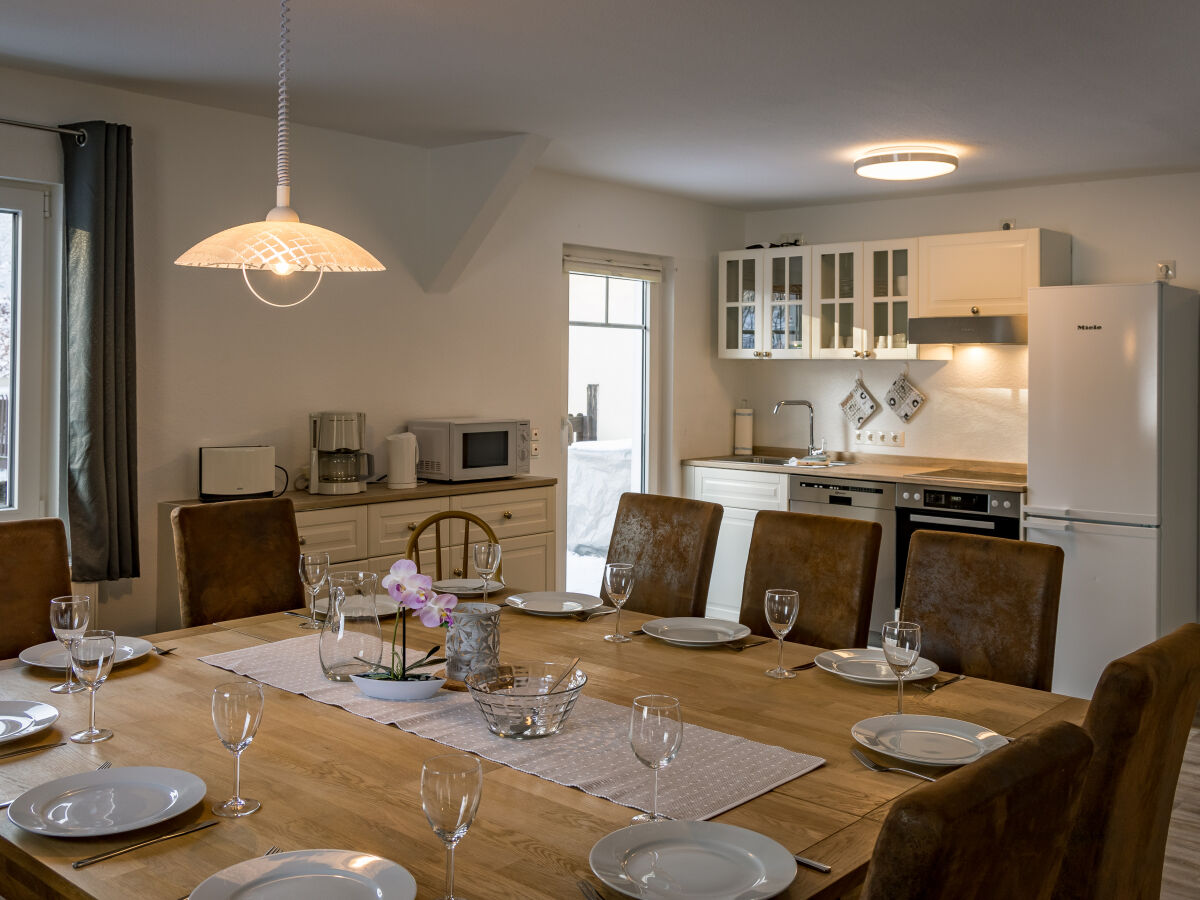 Kitchen with entry to the balkony