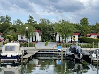 Blick auf den Bungalow von der anderen Seite