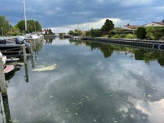 Rechts von Ihrem Bungalow können Sie angeln