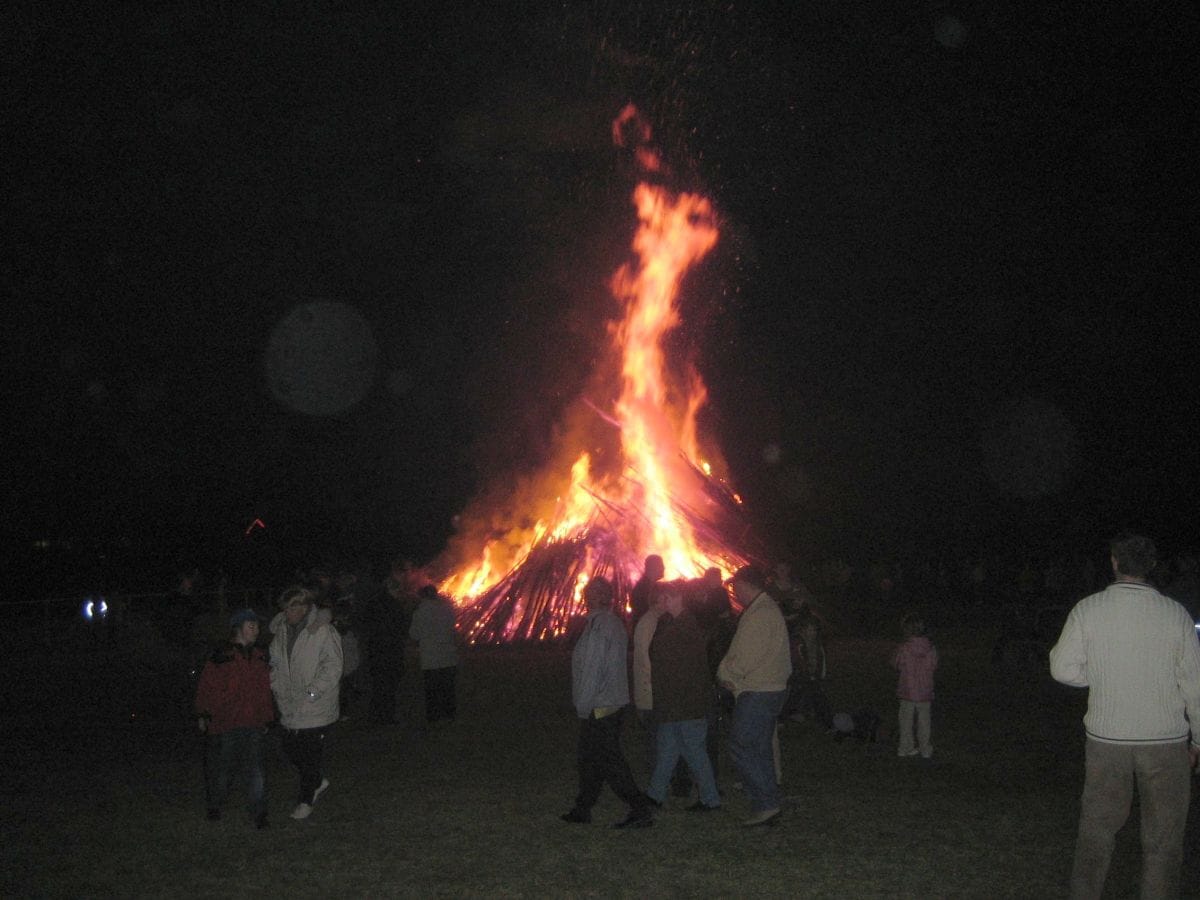 Ostersamstag Osterfeuer